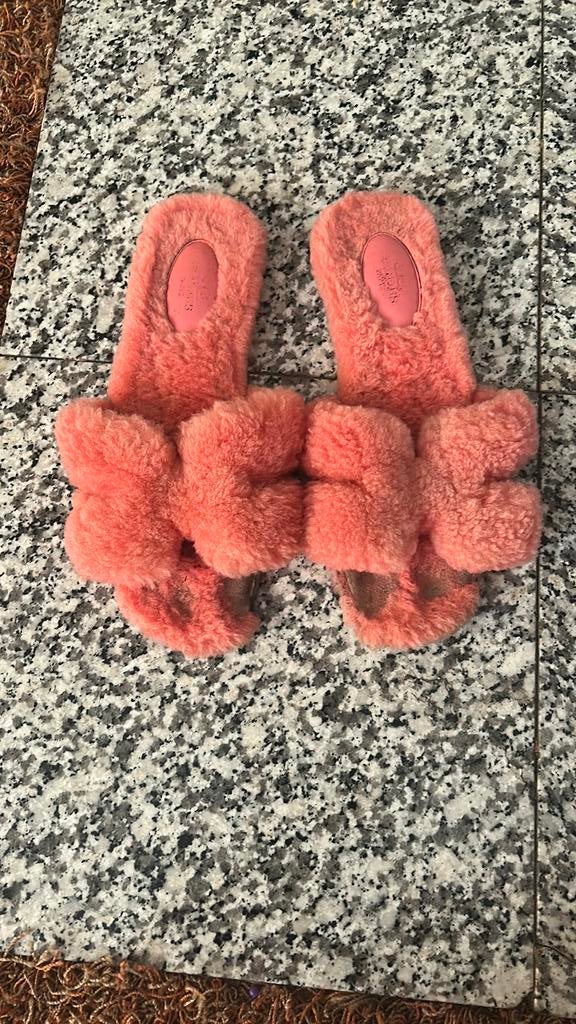 Hermes slippers maat 38, Kleding | Dames, Schoenen, Slippers, Oranje, Ophalen of Verzenden, Gedragen