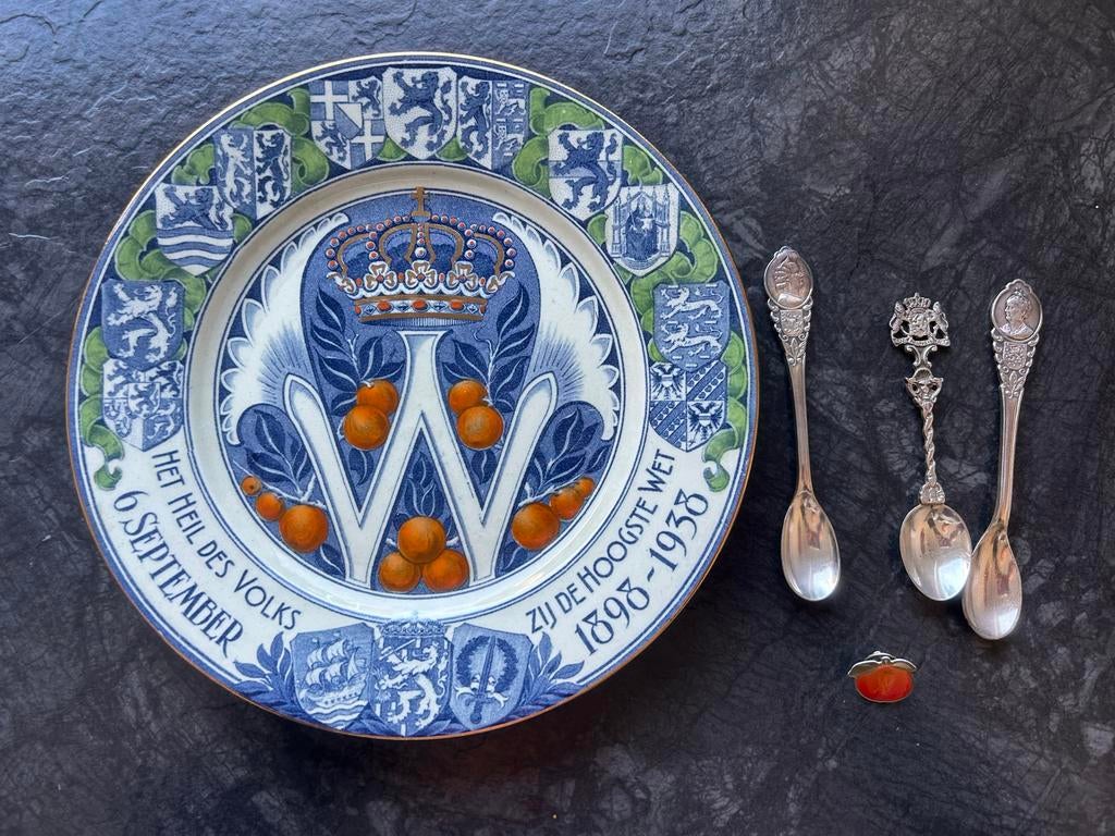 Koninklijke herinneringen: Verzilverde lepeltjes, Verzamelen, Ophalen of Verzenden, Gebruikt, Nederland, Speld(je) of Lepel(tje)