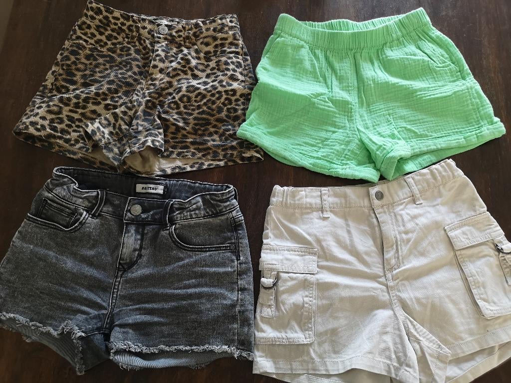 Korte broeken 10/11 jaar, Broek, Meisje, Ophalen of Verzenden, Zo goed als nieuw