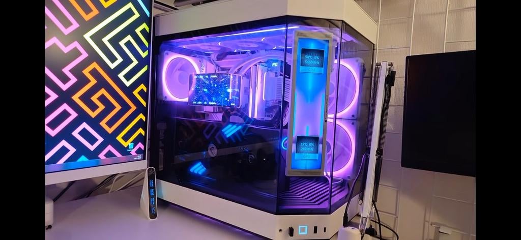 Ultieme Gaming PC: Ryzen 9 9950X3D, RTX 5070Ti, 64GB RAM, Computers en Software, 64 GB of meer, Zo goed als nieuw, 5TB SSD, 4 Ghz of meer