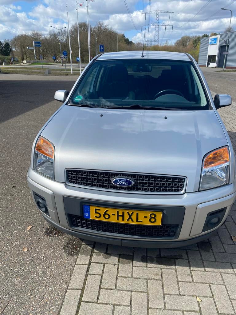 Ford Fusion 1.6 16V AUTOMAAT 2009 Grijs, Auto's, Ford, 1596 cc, Stof, 1064 kg, 100 pk