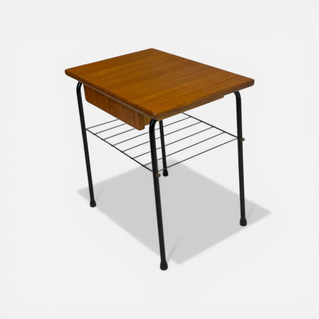 Vintage string nachtkastje met tijdschriftenrekje uit Zweden, Gebruikt, ?, 45 tot 65 cm, Minder dan 55 cm