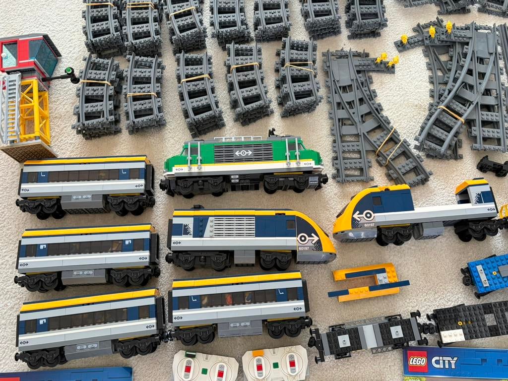 Lego treinen 60197 en 60198 veel rails., Ophalen of Verzenden