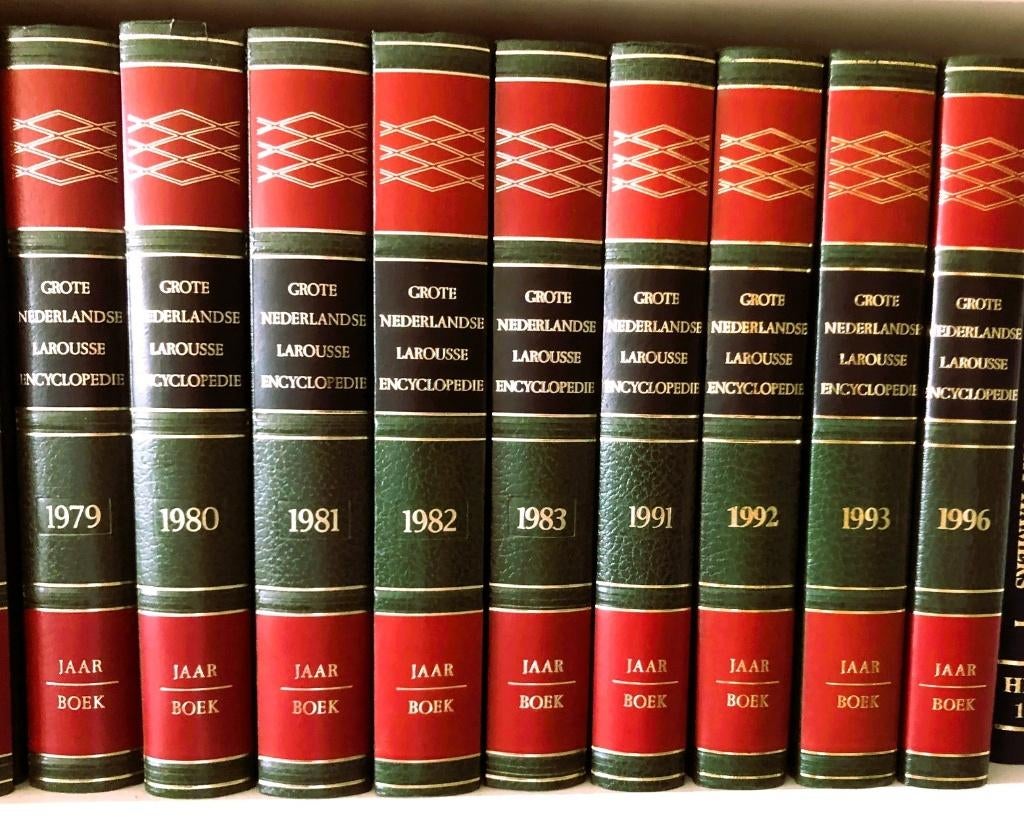 Jaarboeken Larousse Encyclopedie, 1979, 1980, 1981, enz, Boeken, Encyclopedieën, Complete serie, Ophalen of Verzenden, Zo goed als nieuw