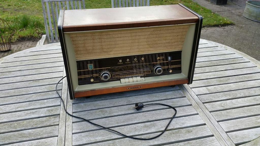 Antieke Philips buizenradio bi-ampli, Ophalen