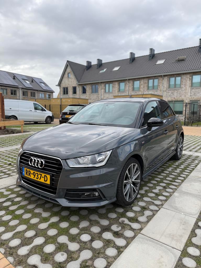 Audi A1 1.0 Tfsi 95pk 2018 Nano Grijs, Auto's, Audi, Voorwielaandrijving, Stof, Zwart, 95 pk