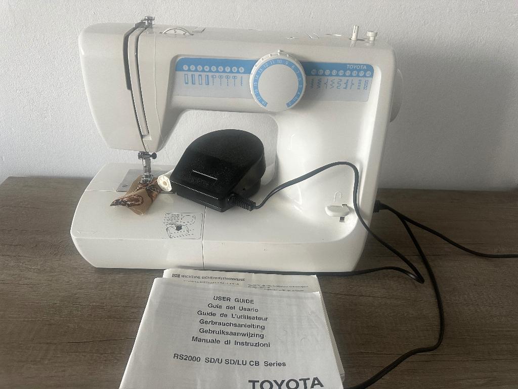 Naaimachine Toyota, Ophalen of Verzenden, Zo goed als nieuw, Naaimachine, Overige merken