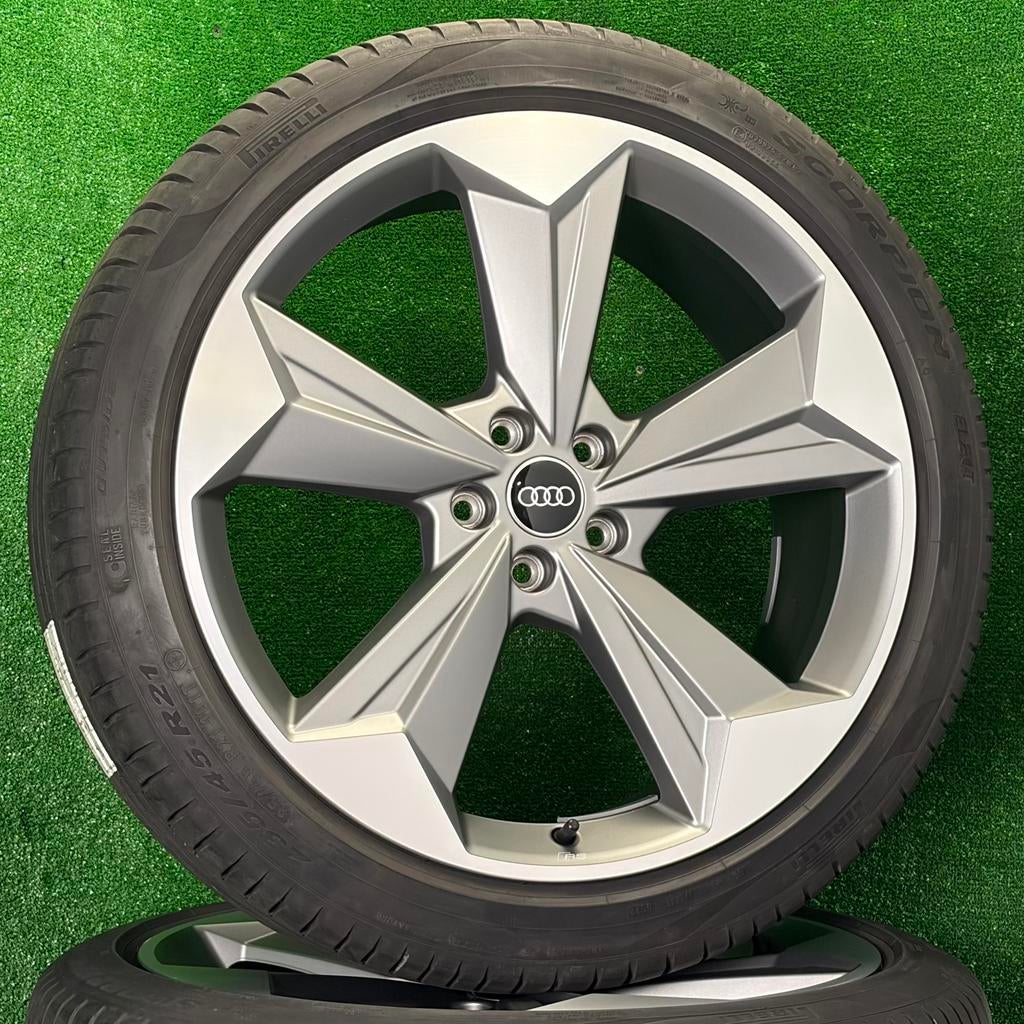 Originele 21 inch Audi Q4 E-Tron RS velgen met banden, Audi, Gebruikt, 255 mm, Banden en Velgen