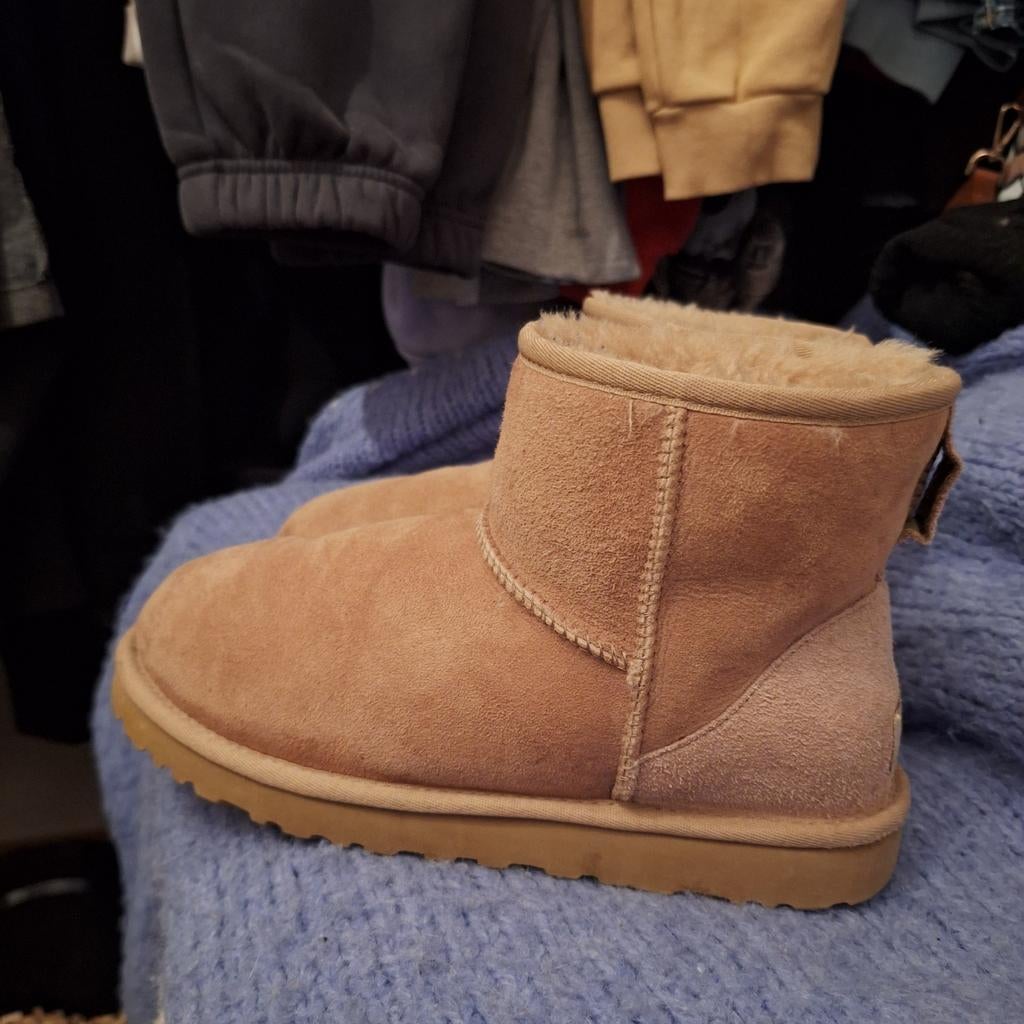 Ugg maat 38 zgan oud roze, Ophalen of Verzenden, Zo goed als nieuw, Roze