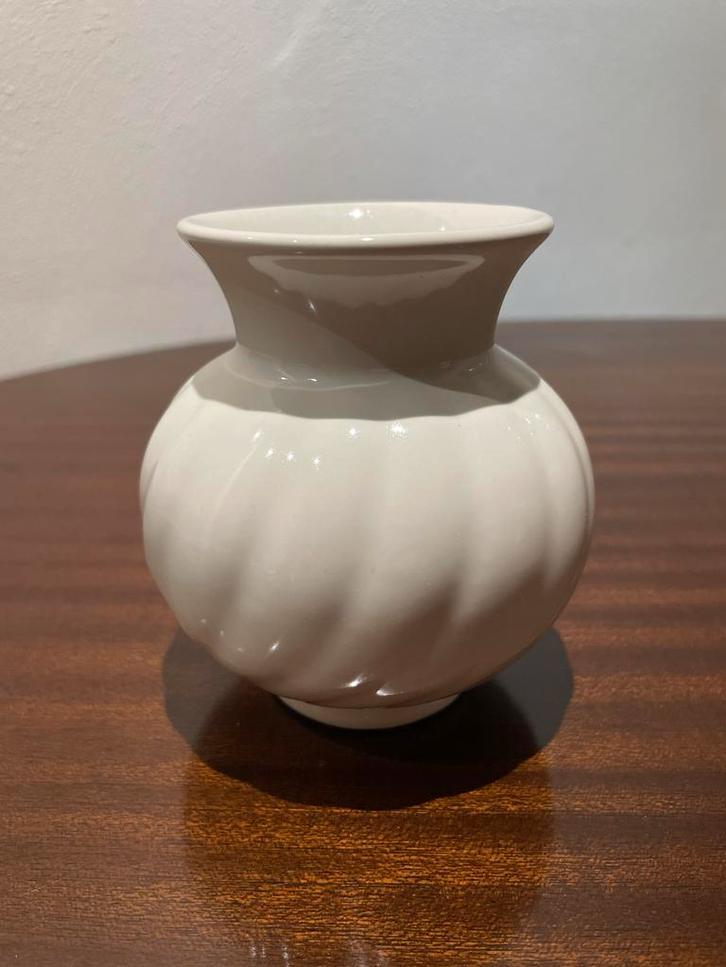 Vintage roomwit keramisch vaasje zenith gouda, Antiek en Kunst, Antiek | Vazen, Ophalen