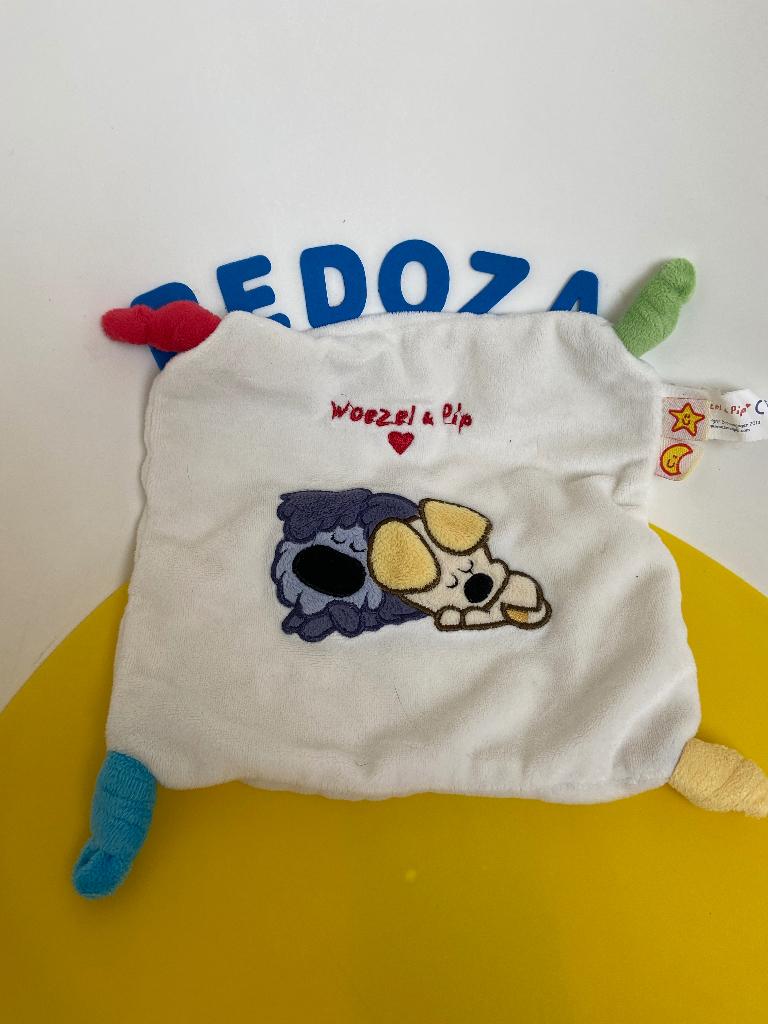 4231 tiamo doekje woezel en pip slapend, Kinderen en Baby's, Speelgoed | Knuffels en Pluche, Ophalen of Verzenden, Zo goed als nieuw
