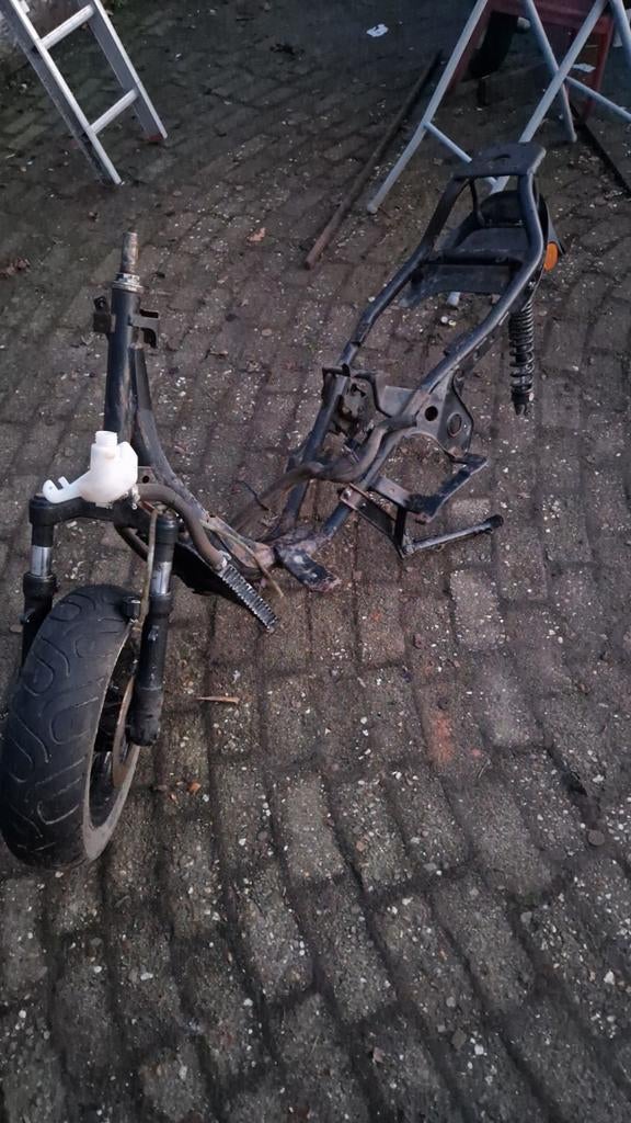 Malaguti f15 frame, Fietsen en Brommers, Ophalen, Frame, Overige merken