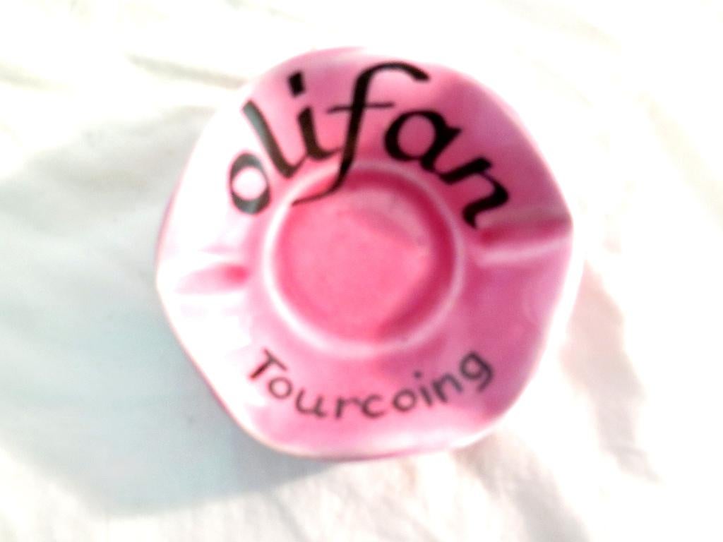 rose asbakje OLIFAN, Tourcoing - uitvoering: Yves Neveu, Cer, Ophalen of Verzenden