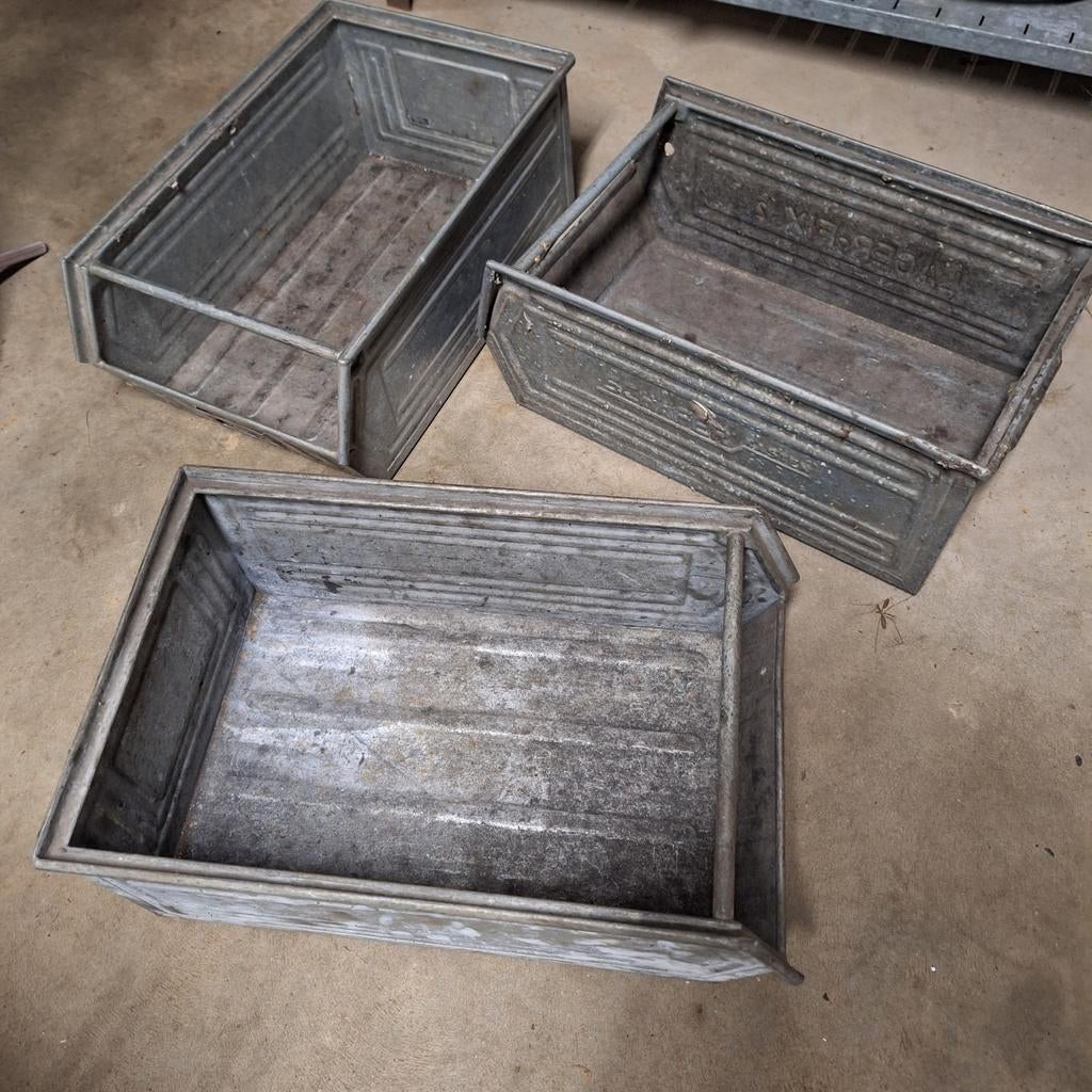 Magazijnbakken, ijzeren bakken, stapelbakken., Ophalen of Verzenden