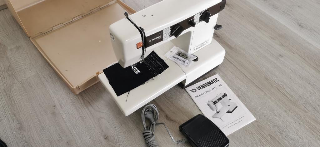 Naaimachine VENDOMATIC 044 in harde kaap Compleet, Ophalen of Verzenden, Zo goed als nieuw, Naaimachine, Overige merken
