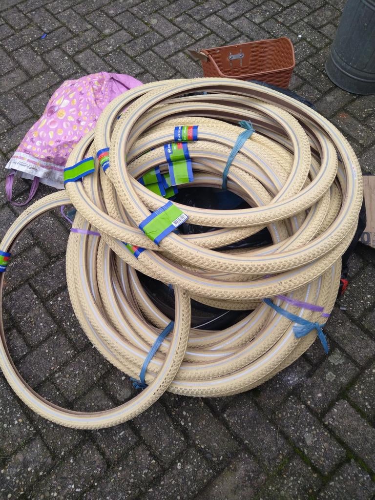 Buitenband Crème 26 inch 1/2 Nieuw €10 per stuk ., Fietsen en Brommers, Ophalen of Verzenden, Nieuw, Overige typen