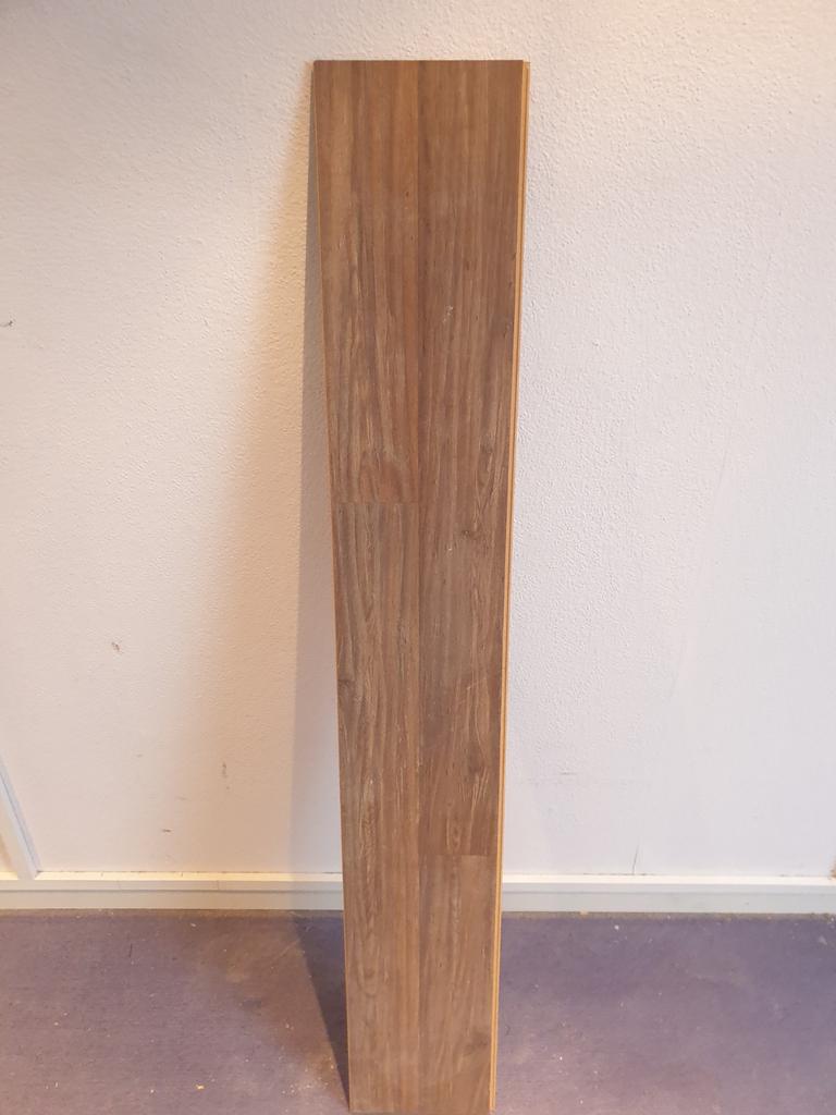 Laminaat - 15m2, lange planken, kleine beschadigingen, Kunststof, Gebruikt, Ophalen of Verzenden, 10 m² of meer