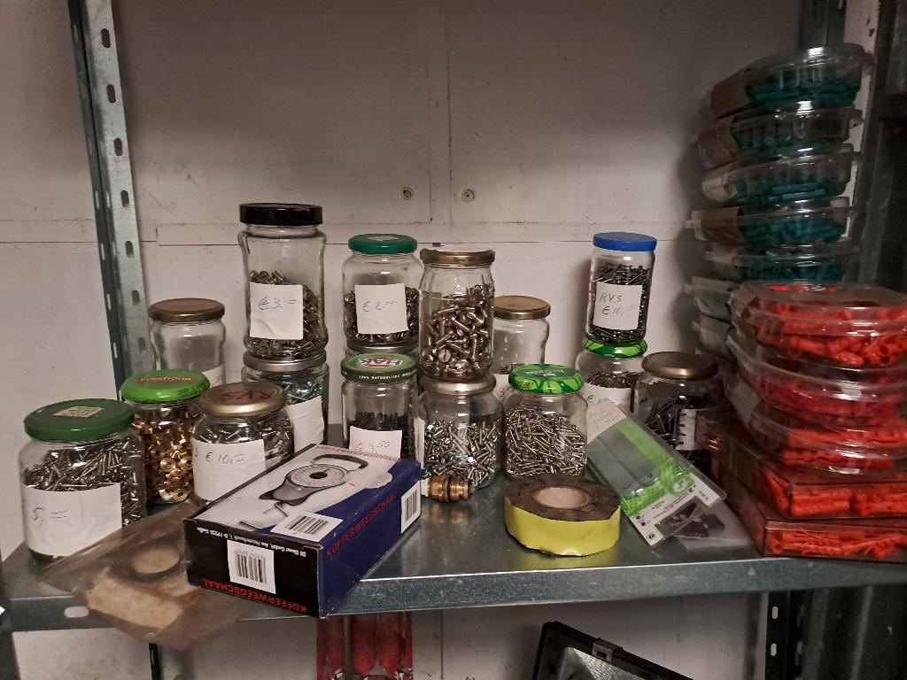 bouten en moertjes alles in een koop, Ophalen of Verzenden, Bouten of Moeren