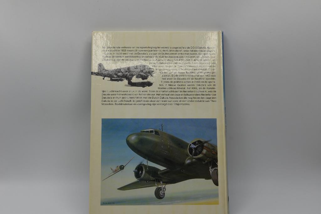 Dakota DC3/C47 onder NL vlag, Ophalen of Verzenden, Gelezen, Theo wesselink, Vliegtuig