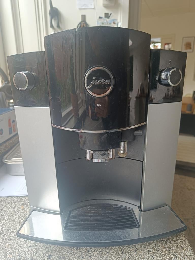 Jura D6 volautomaat – Zwitserse kwaliteit, scherp geprijsd!, Witgoed en Apparatuur, Koffiezetapparaten, Ophalen, Gebruikt, Afneembaar waterreservoir