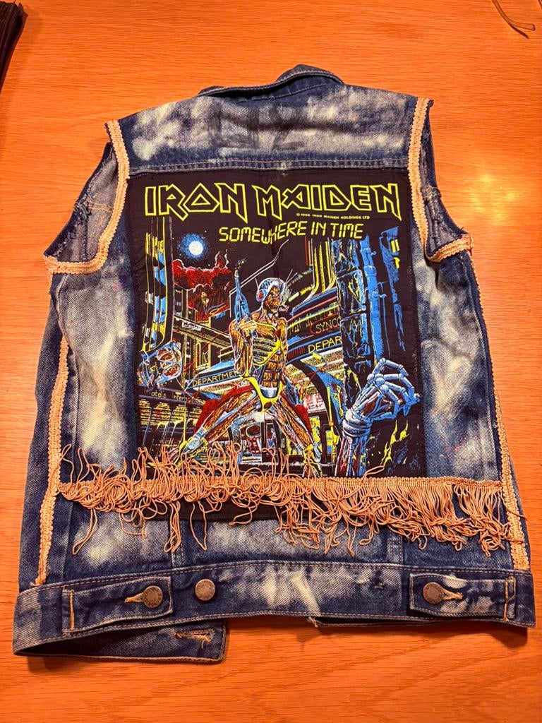 Iconisch Iron Maiden Battle Jacket uit de jaren ’80, Eén persoon