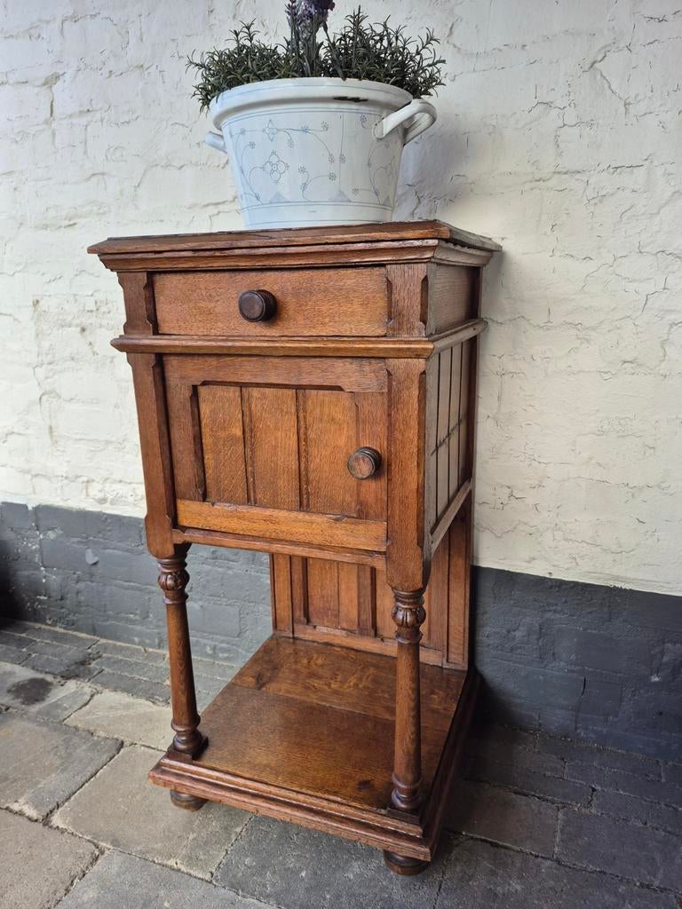 Antiek Frans eikenhout kastje, Huis en Inrichting, Slaapkamer | Nachtkastjes, Gebruikt, 70 cm of meer, Minder dan 45 cm, Hout