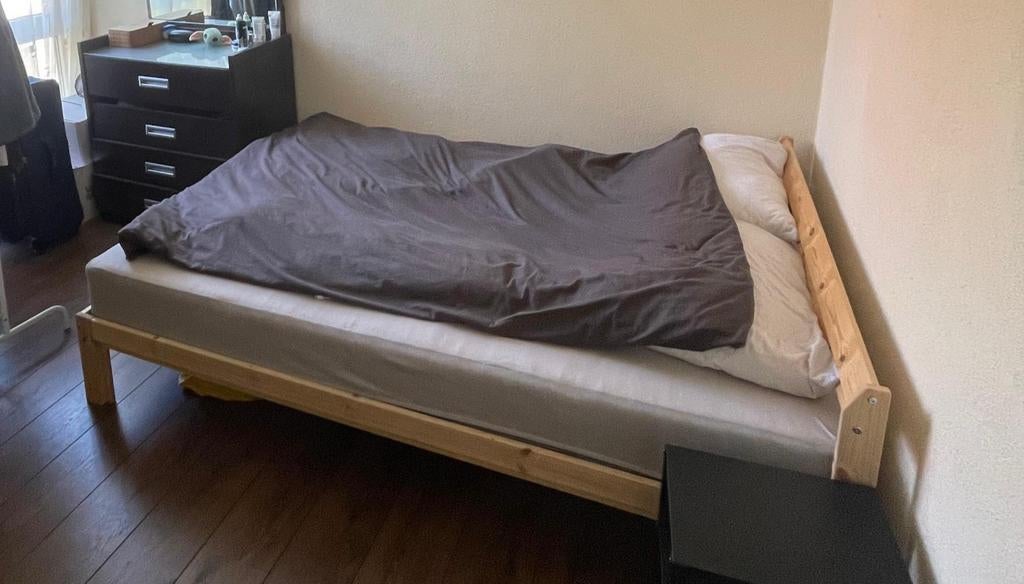 Bed frame + mattress, Huis en Inrichting, Ophalen, Tweepersoons, 140 cm, Zo goed als nieuw