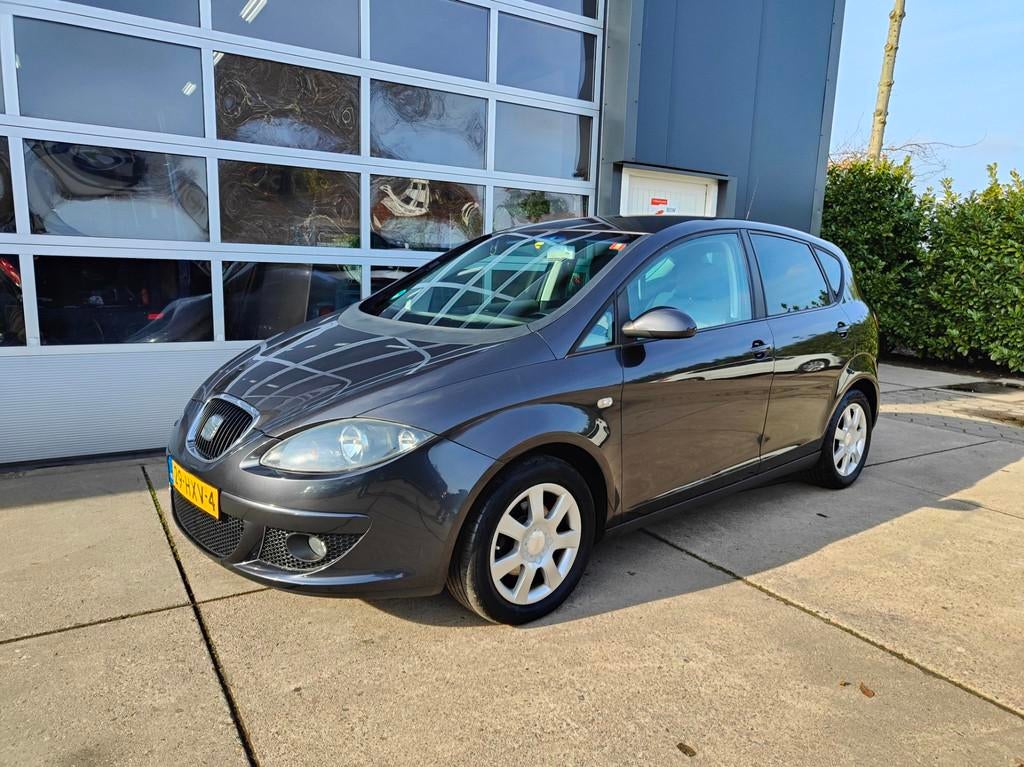 Seat Altea 1.6 Emotion, Gebruikt, 1295 kg, 4 cilinders, Zwart