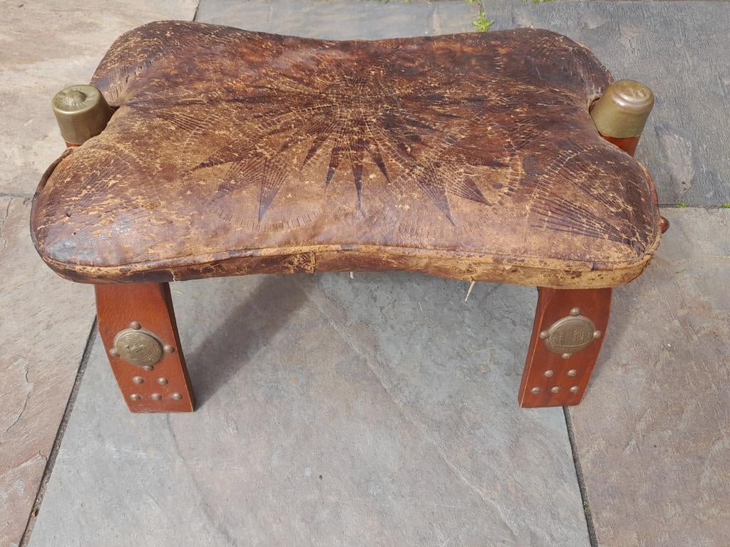 Bijzonder mooi kamelenzadel kruk, Ophalen