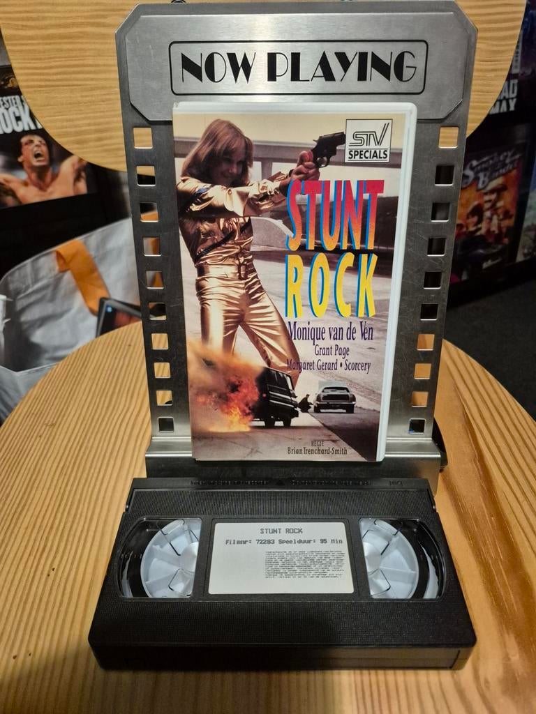 VHS Stunt Rock met Monique van de Ven, Vanaf 12 jaar, Ophalen of Verzenden, Gebruikt, Actie en Avontuur
