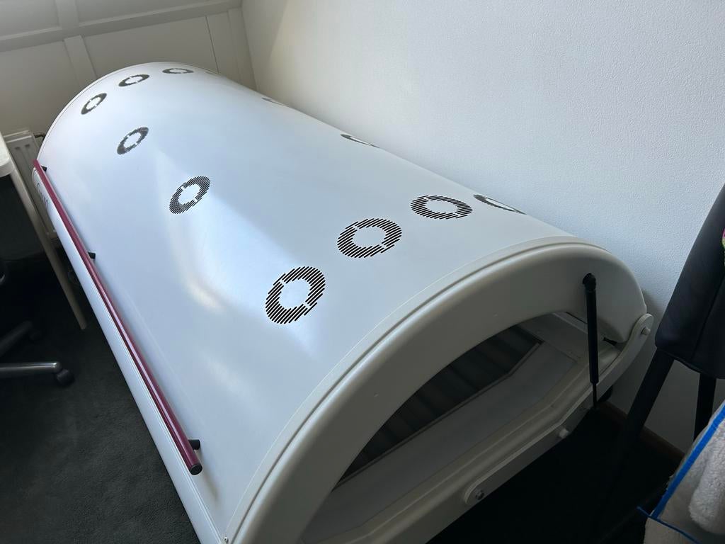 Professionele Zonnebank Cyrano C 28/5 - 24 Lampen, Ophalen, Gebruikt, Zonnebank dubbelzijdig, 15 lampen of meer