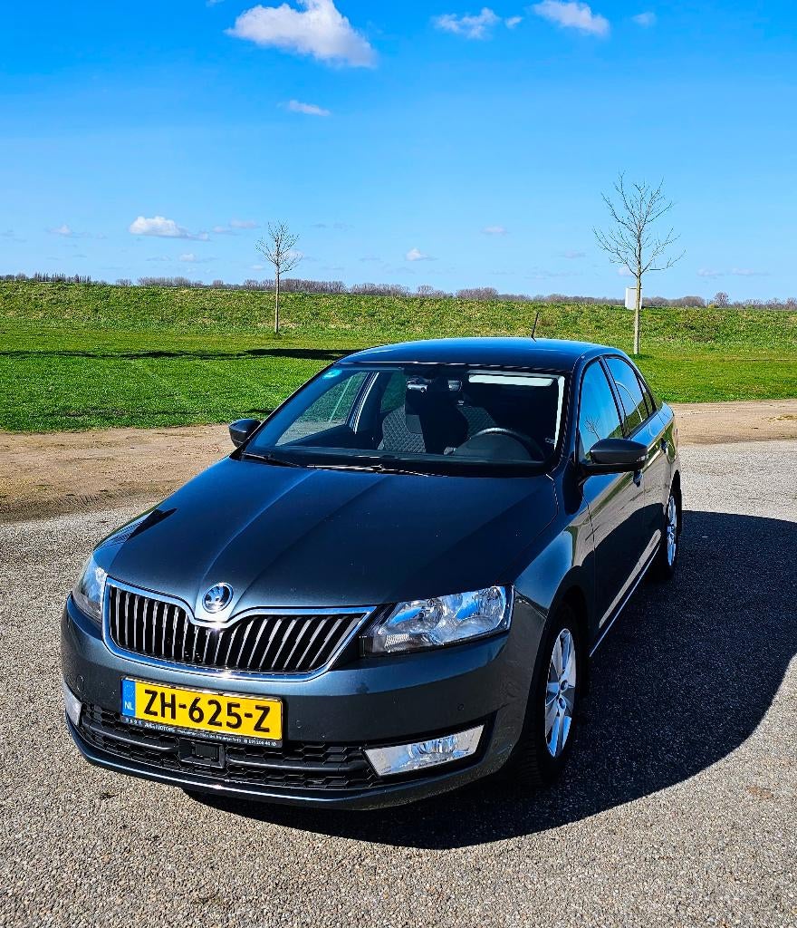 Skoda Rapid 1.2 TSI één eigenaar rookvrij, Auto's, Voorwielaandrijving, Stof, 4 cilinders, 49 €/maand