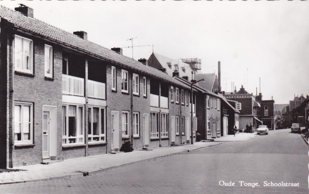 Oude Tonge.  Schoolstraat.  **, Ophalen of Verzenden, 1960 tot 1980, Ongelopen, Zuid-Holland