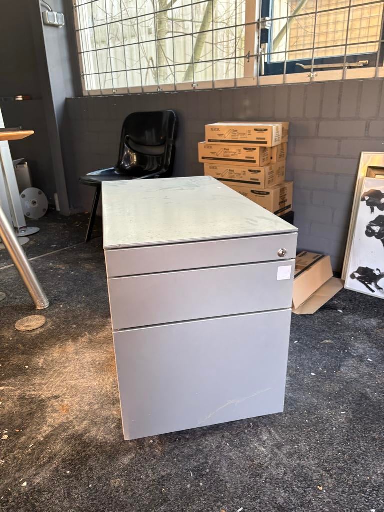 Grijs ladeblok met 3 laden, Ophalen, Minder dan 50 cm, Gebruikt, 3 of 4 laden