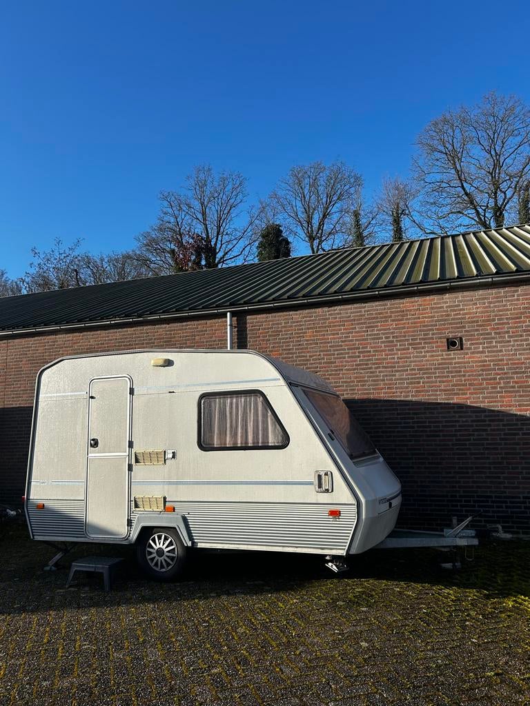 Beyerland 350 met voortent, Caravans en Kamperen, Caravans, Particulier, tot en met 2, 500 - 750 kg, Standaardzit, Beyerland, Dwarsbed