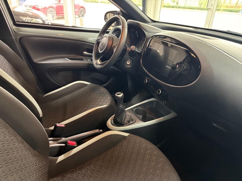 Toyota AYGO X 1.0 VVT-I Pulse Bi-Tone ECC LM18 Camera NL NAP, Voorwielaandrijving, Gebruikt, Met garantie (alle), 4 stoelen