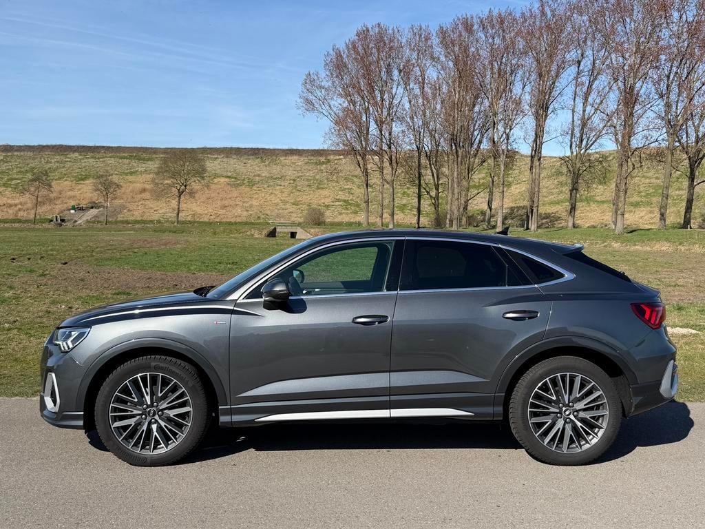 Audi Q3 35 Tfsi 150pk S Tronic 2021 Grijs, Auto's, Audi, 1498 cc, 4 cilinders, 1505 kg, Particulier