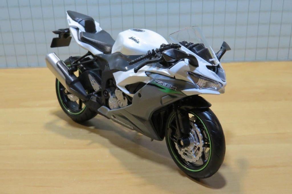 Kawasaki Ninja ZX-6R 636 white/blk 1:12, May Cheong Group France S.A.S., Nieuw, Ophalen of Verzenden, 1:9 t/m 1:12