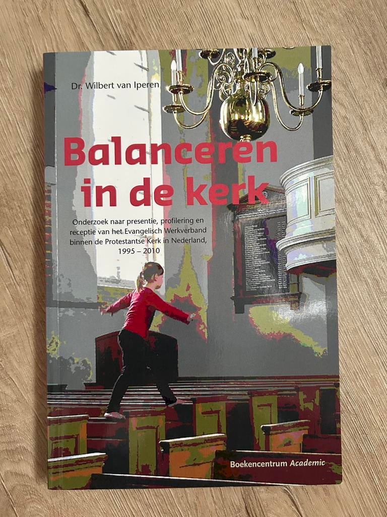Balanceren in de kerk van dr. Wilbert van Iperen, Ophalen of Verzenden, Zo goed als nieuw