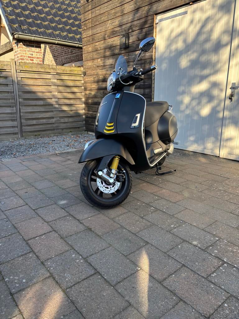 Vespa GTS 300 SuperTech HPE 2021- Mat Zwart, Ophalen, Zo goed als nieuw, Maximaal 45 km/u, Overige modellen