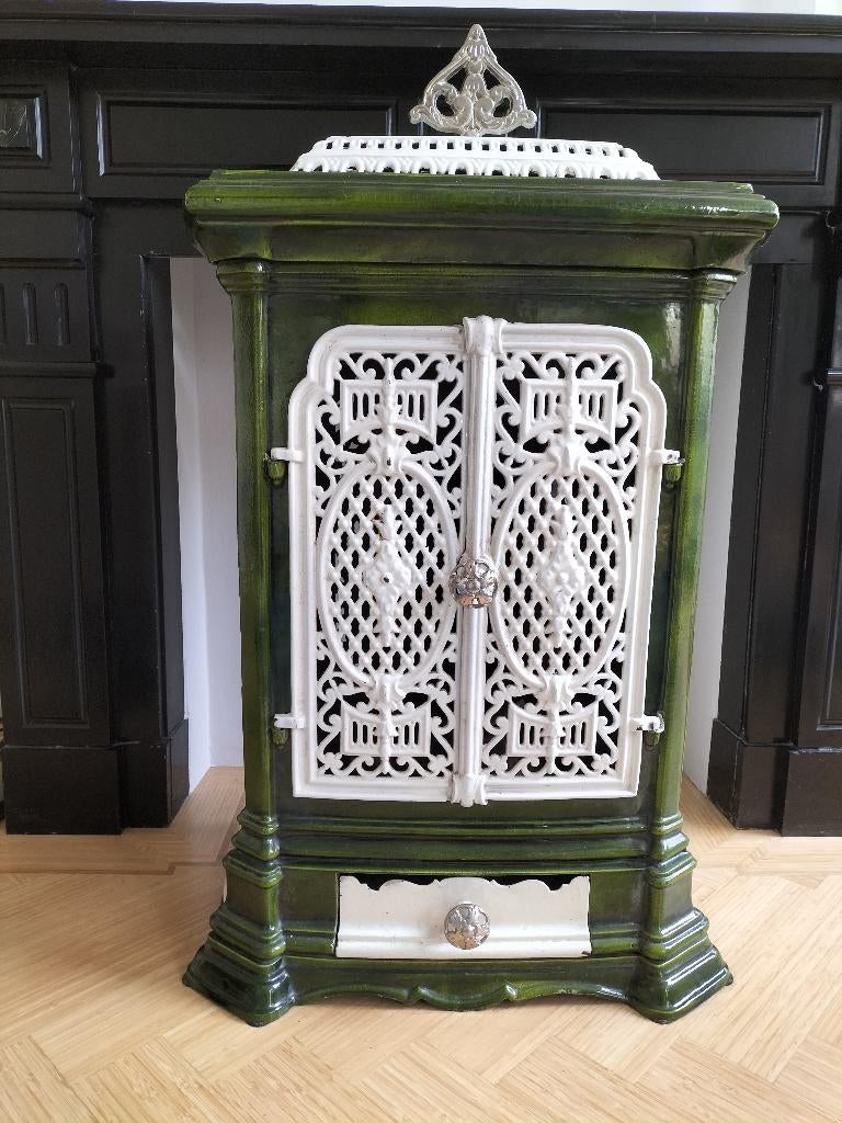Gietijzeren kachel in groen en wit emaille (1922), Ophalen