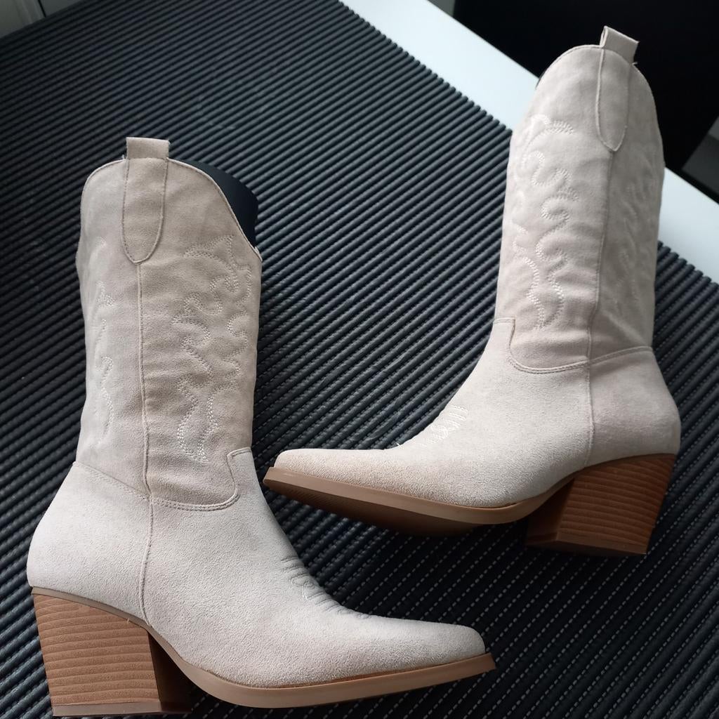 Nieuwe laarzen maat 38 koopje nu, Kleding | Dames, Schoenen, Hoge laarzen, Beige, Nieuw, Ophalen of Verzenden