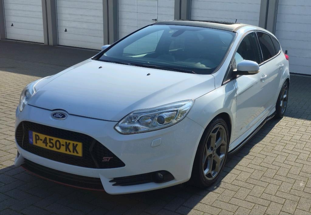 Ford Focus 2.0 ST-3 Ecoboost 184KW 5-D 2012 Wit, Zwart, 4 cilinders, 1337 kg, Wit