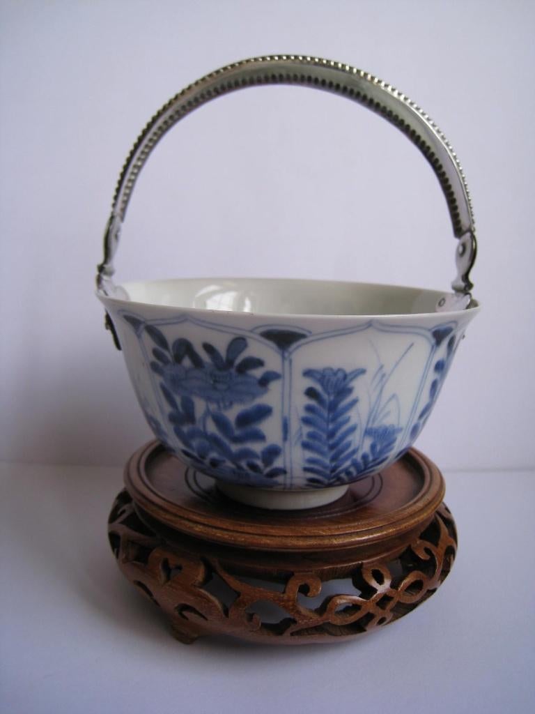 JAPANS EN CHINEES PORSELEIN. KOM m. ZILVER. BEUGEL EN KANGXI, Antiek en Kunst, Antiek | Porselein, Verzenden