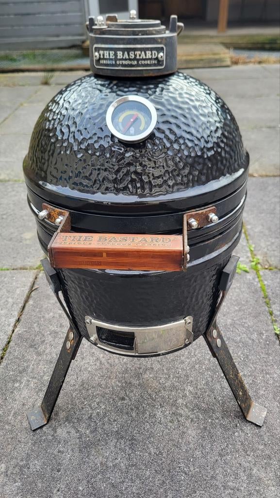 The Bastard Small BBQ, Tuin en Terras, Houtskoolbarbecues, Gebruikt, Ophalen