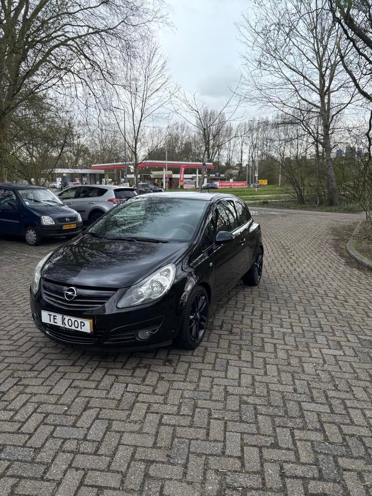 Opel Corsa 1.4 16V 3D 2010 Zwart, Auto's, Opel, Voorwielaandrijving, 40 €/maand, 1398 cc, 4 cilinders