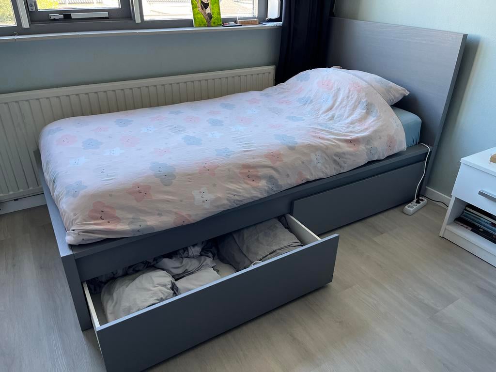 Ikea Malm eenpersoonsbed 90x200 compleet, Huis en Inrichting, Slaapkamer | Bedden, Zo goed als nieuw, Eenpersoons, 90 cm, 200 cm