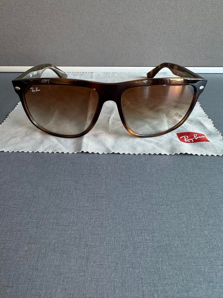 Ray ban zonnebril, bruin, met etui, poetsdoek, Sieraden, Tassen en Uiterlijk, Zonnebrillen en Brillen | Dames, Ophalen of Verzenden