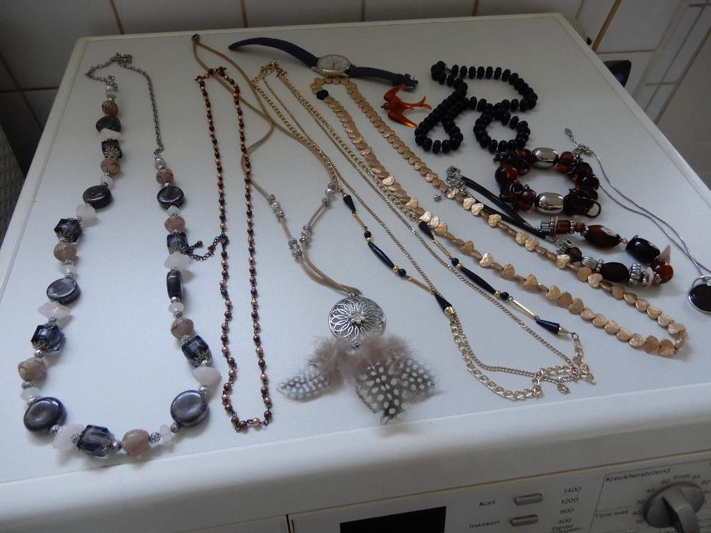 kettingen, vintage in doosje, armbanden, Ophalen of Verzenden, Nieuw, Overige kleuren, Overige materialen