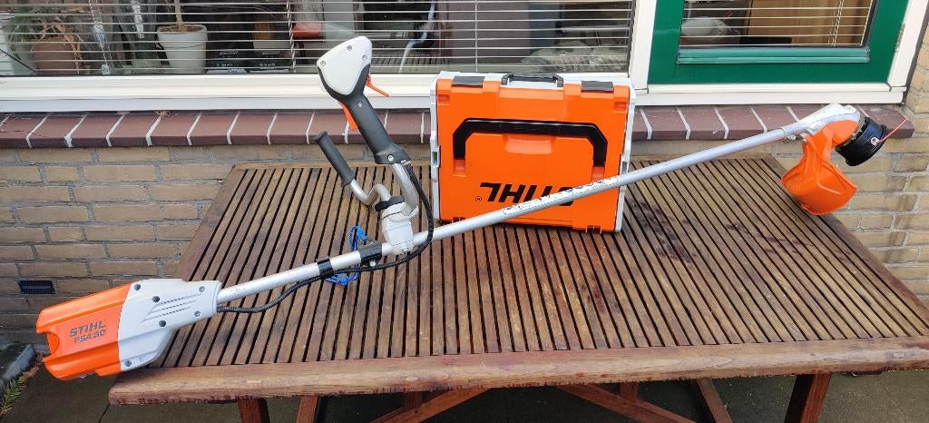 Stihl FSA90  accu bosmaaier compleet, Ophalen, Zo goed als nieuw, 30 tot 50 cm, Accu